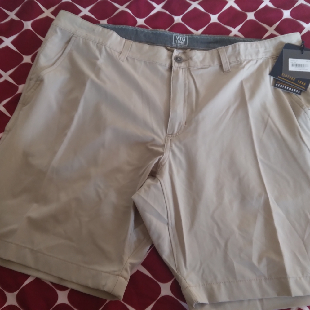 Vtg1946 Tan Flat Front Shorts for Versatile Style Casual Short Size 40